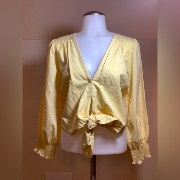 NWT Medium Abercrombie and Fitch V Neck mid sleeve tie blouse - Picture 1 of 8